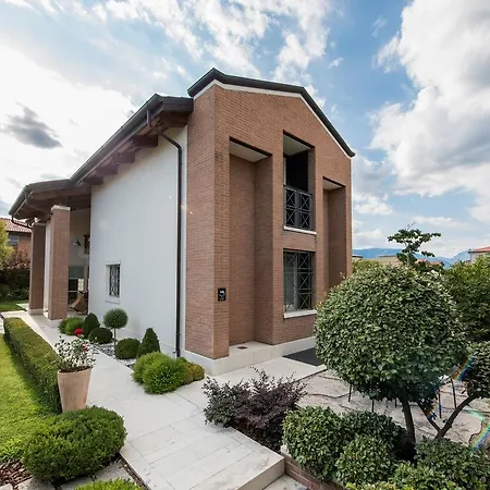 罗莎德尔格拉帕住宿加早餐旅馆 住宿加早餐酒店 *